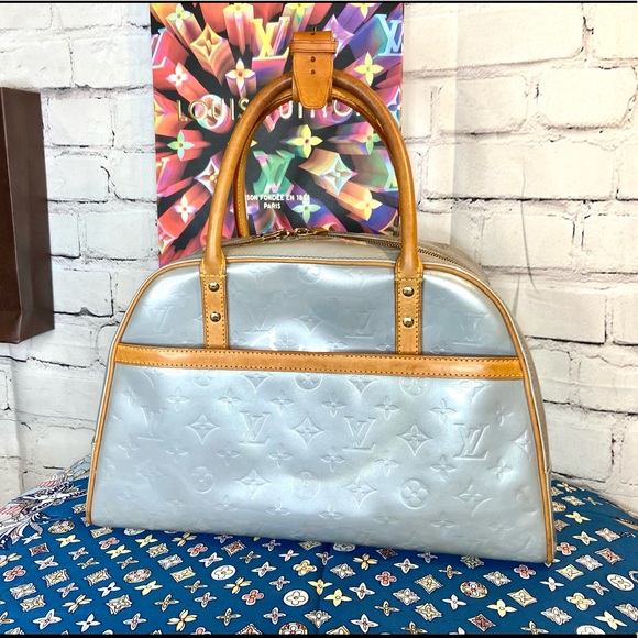 Louis Vuitton Handbags - Louis Vuitton Ice blue Vernis tompkins bag